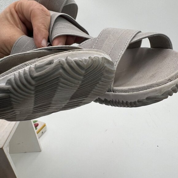Sorel Out 'N About Plus Strappy Sandal in Dove Grey woman's Size 7.5 - Picture 8 of 9